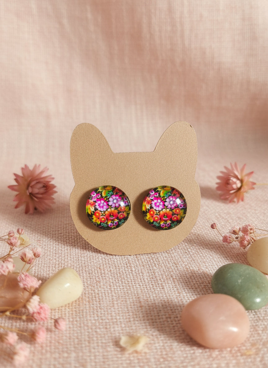Cabochon Earring with Flower