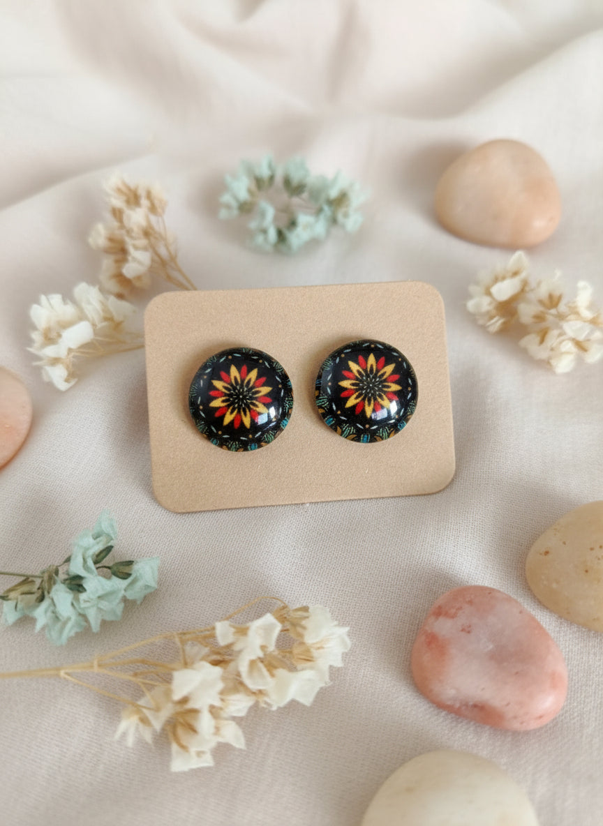 Cabochon Earring with Flower