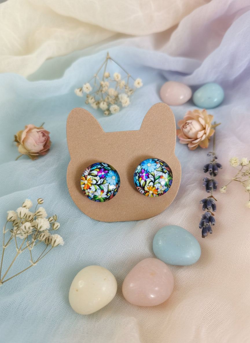 Cabochon Earring with Flower