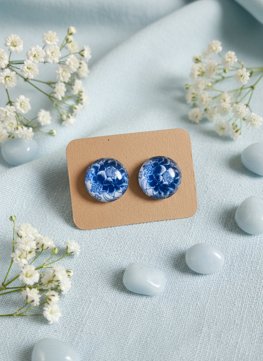 Cabochon Earring with Flower