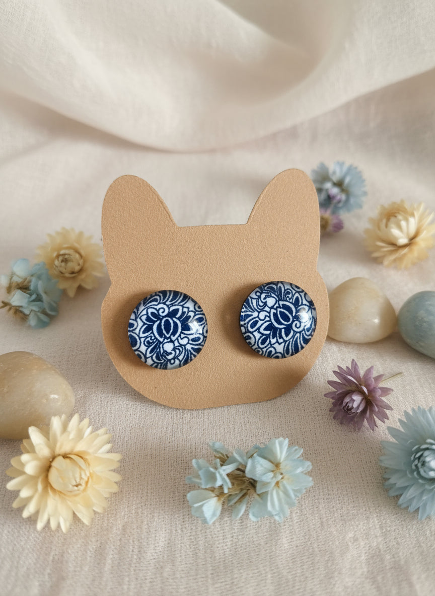 Cabochon Earring with Flower