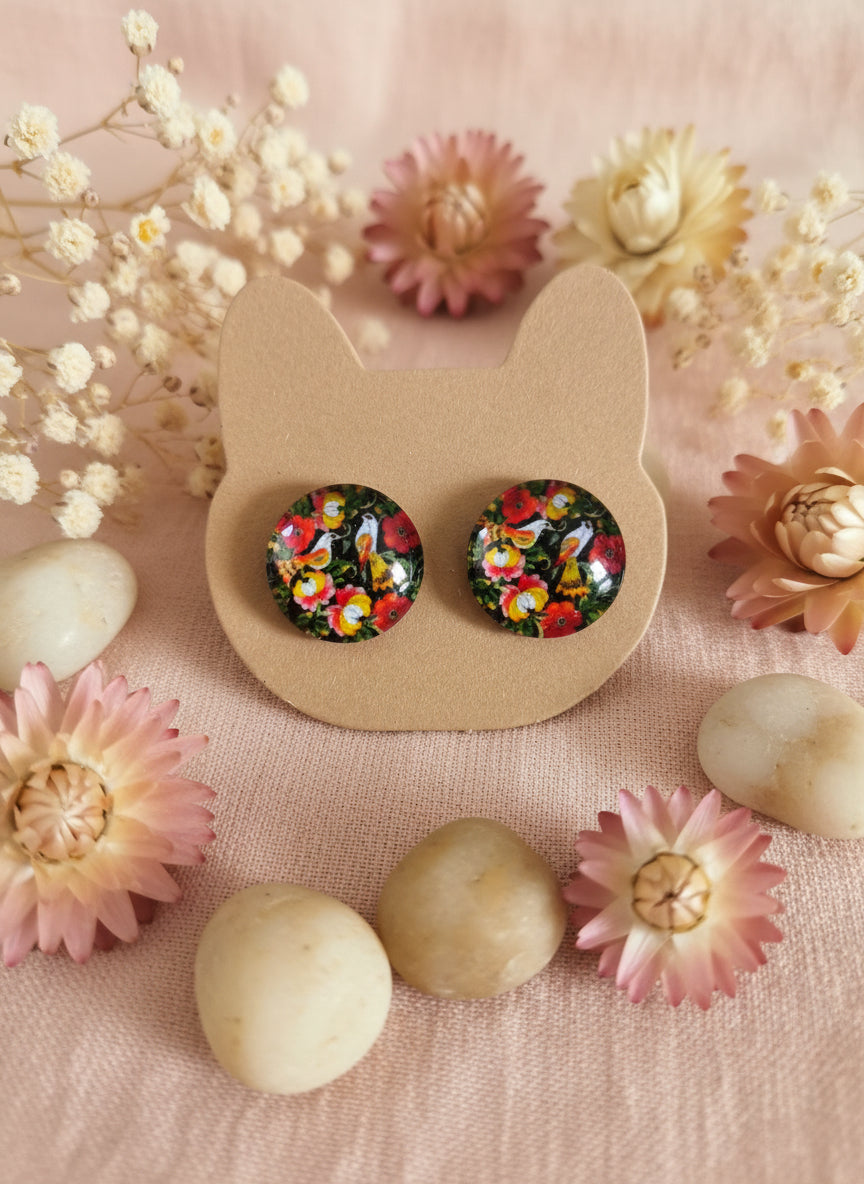 Cabochon Earring with Flower