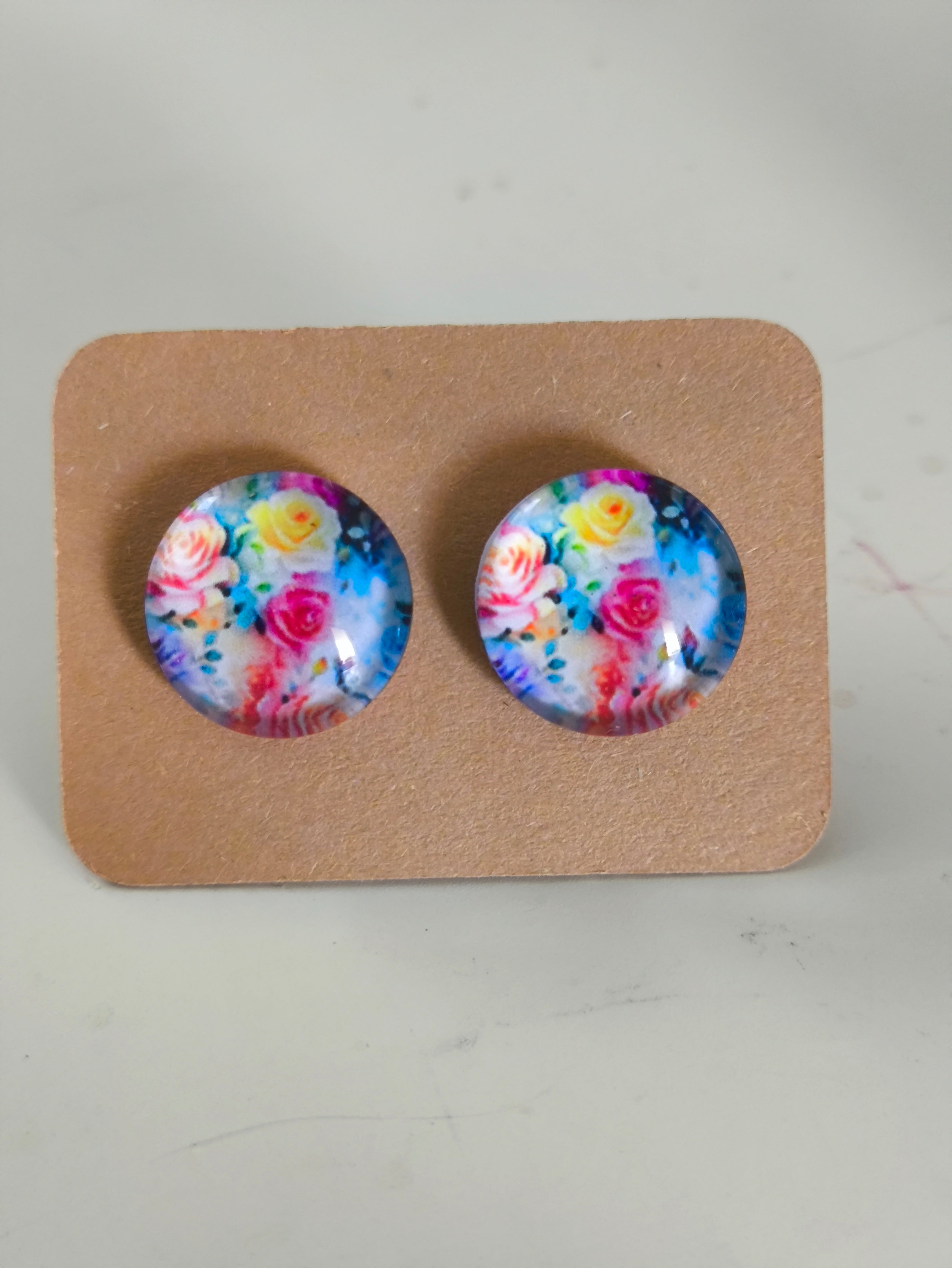 Cabochon Earring with Flower