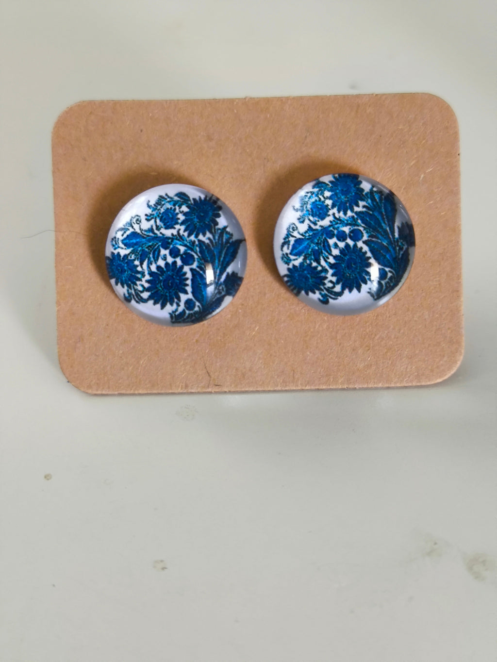 Cabochon Earring with Flower