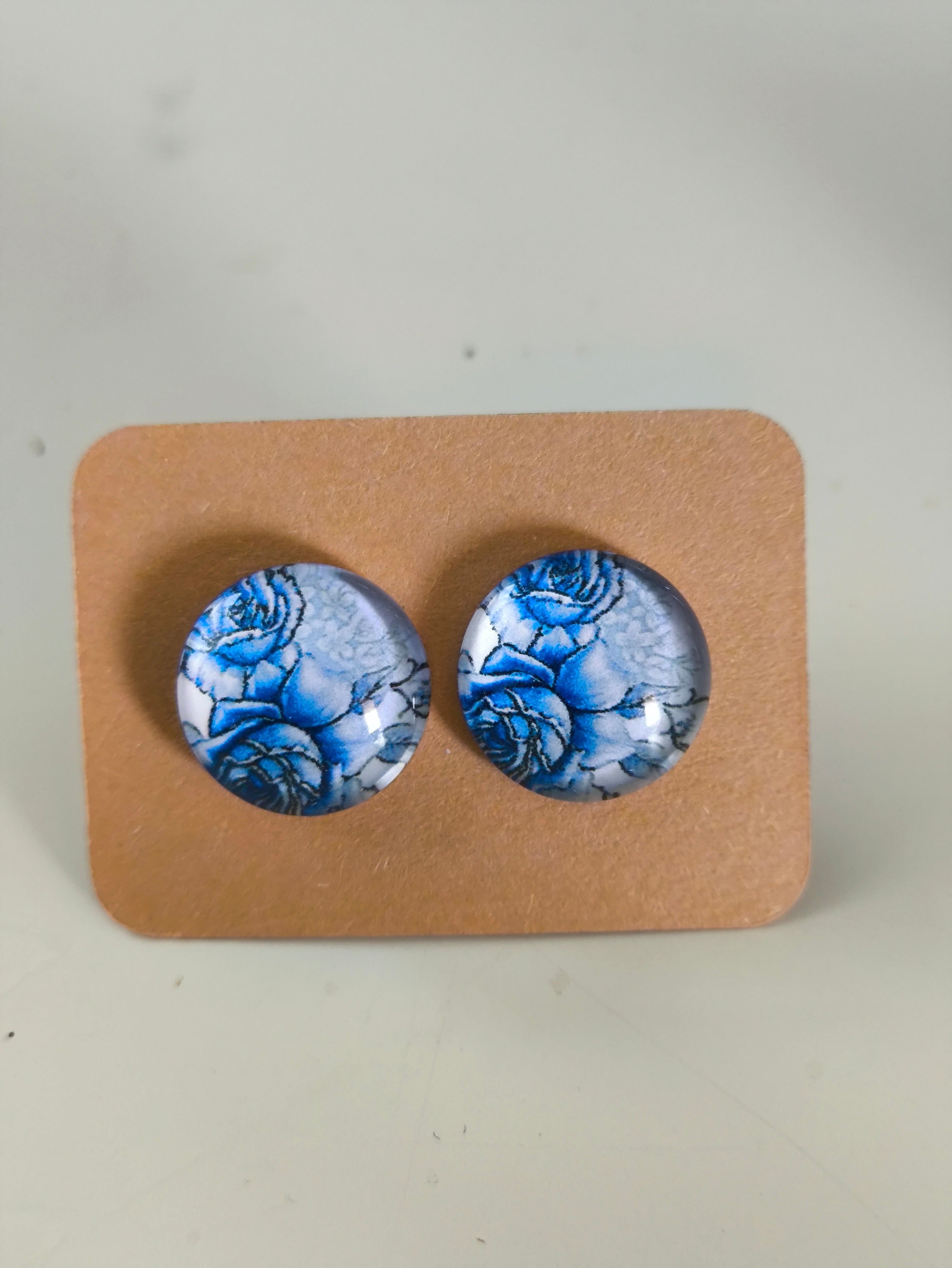 Cabochon Earring with Flower