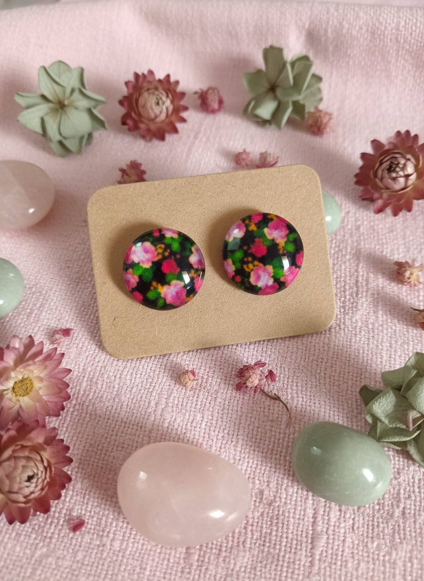 Cabochon Earring with Flower