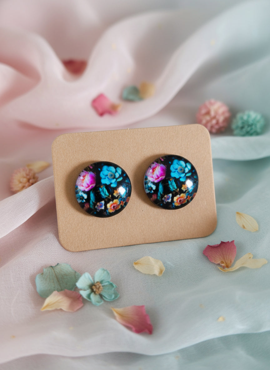 Cabochon Earring with Flower