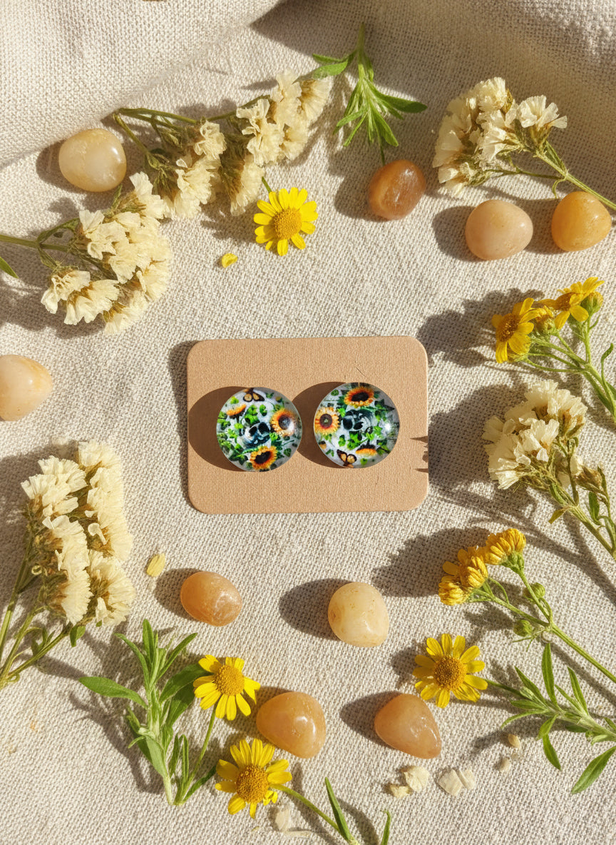 Cabochon Earring with Flower