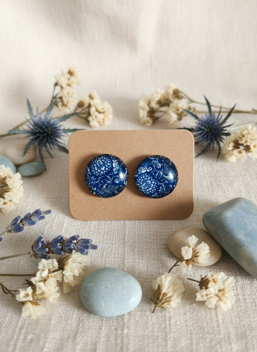 Cabochon Earring with Flower
