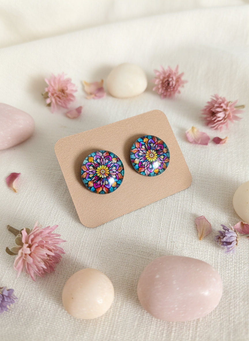 Cabochon Earring with Flower