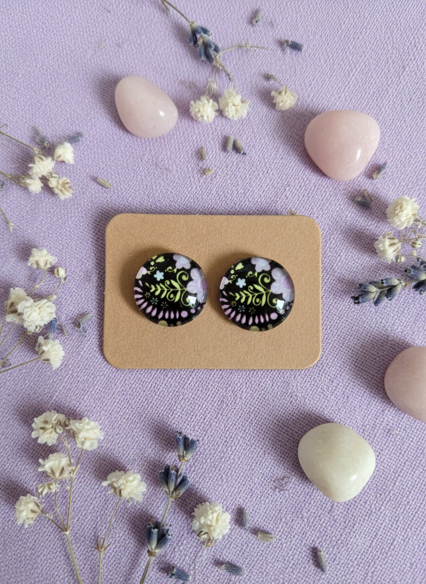Cabochon Earring with Flower