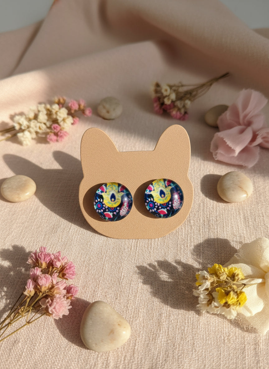 Cabochon Earring with Flower