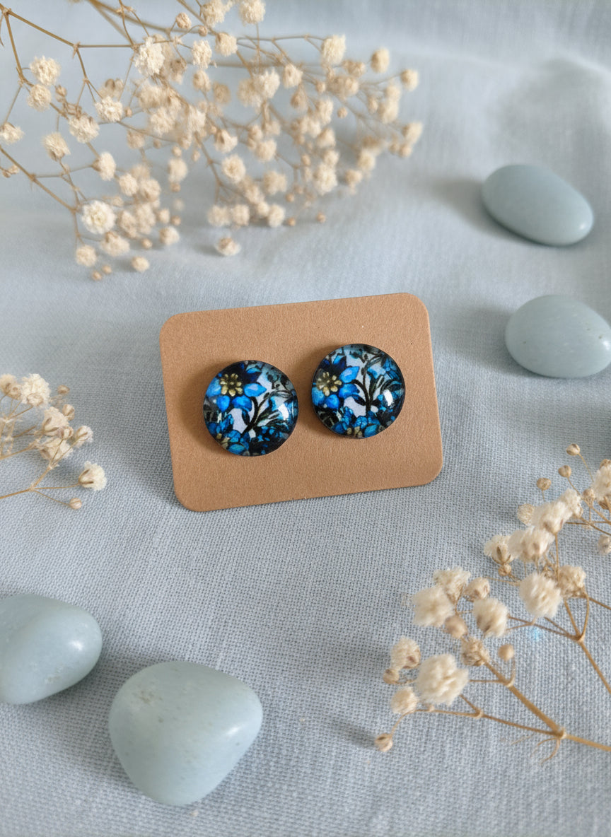 Cabochon Earring with Flower