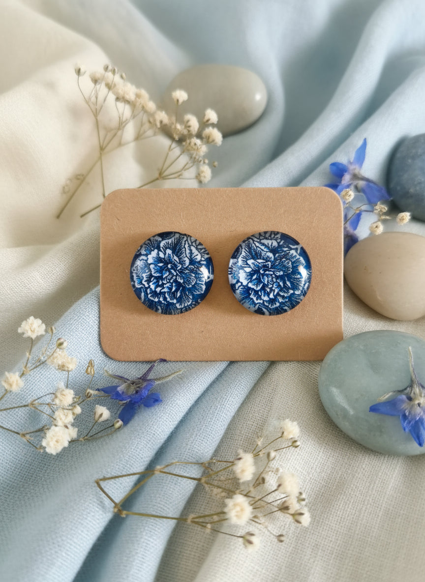 Cabochon Earring with Flower