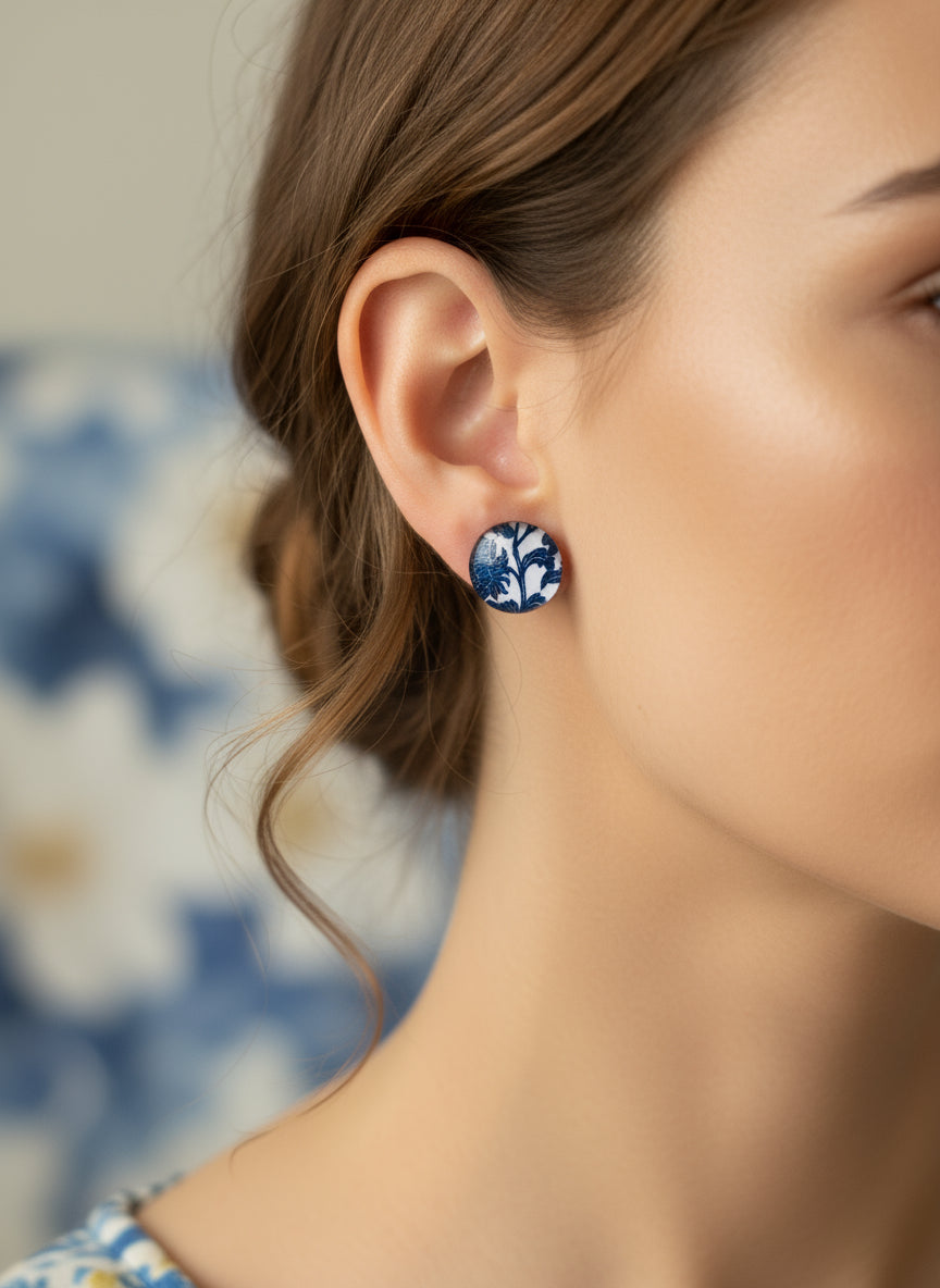 Cabochon Earring with Flower