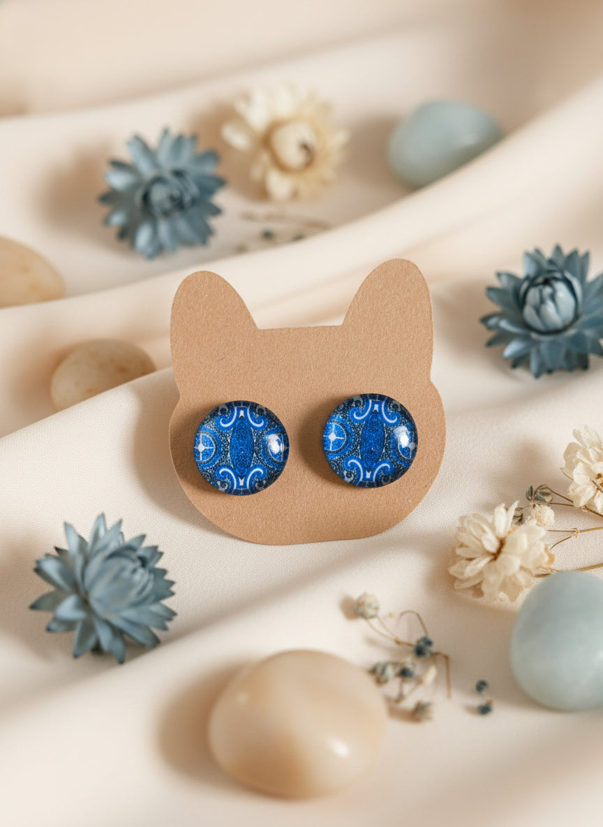 Cabochon Earring with Flower