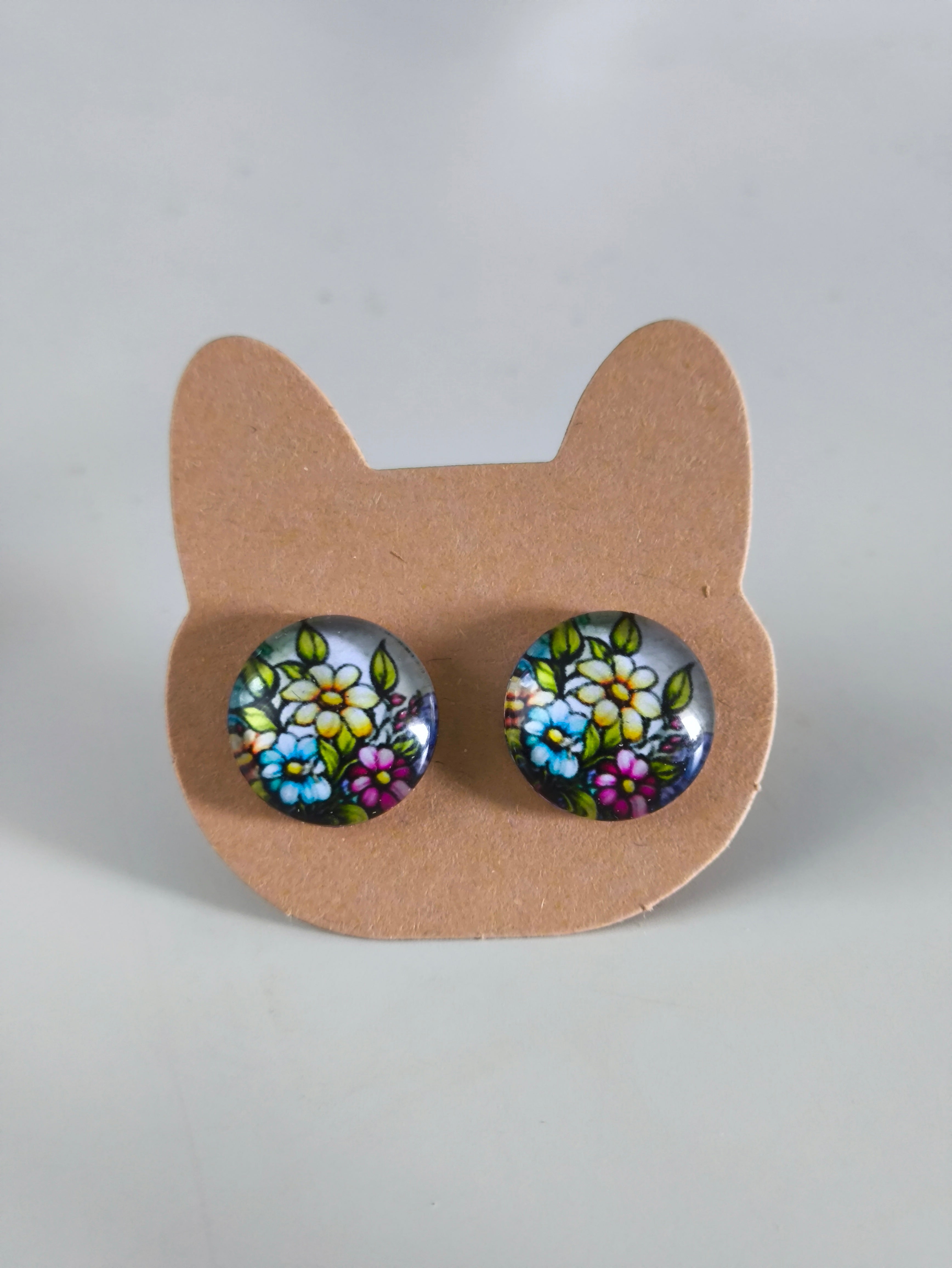 Cabochon Earring with Flower
