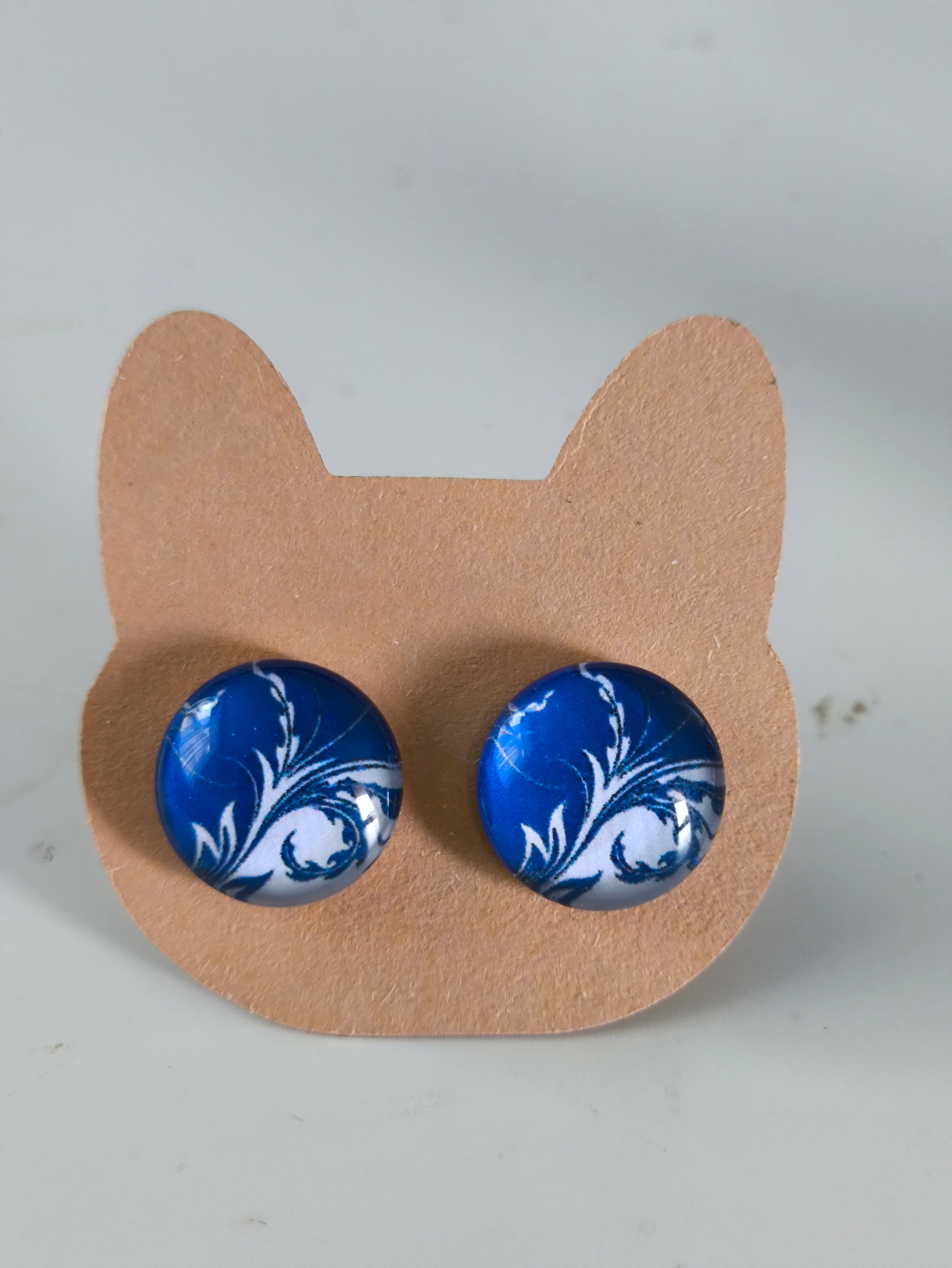 Cabochon Earring with Flower