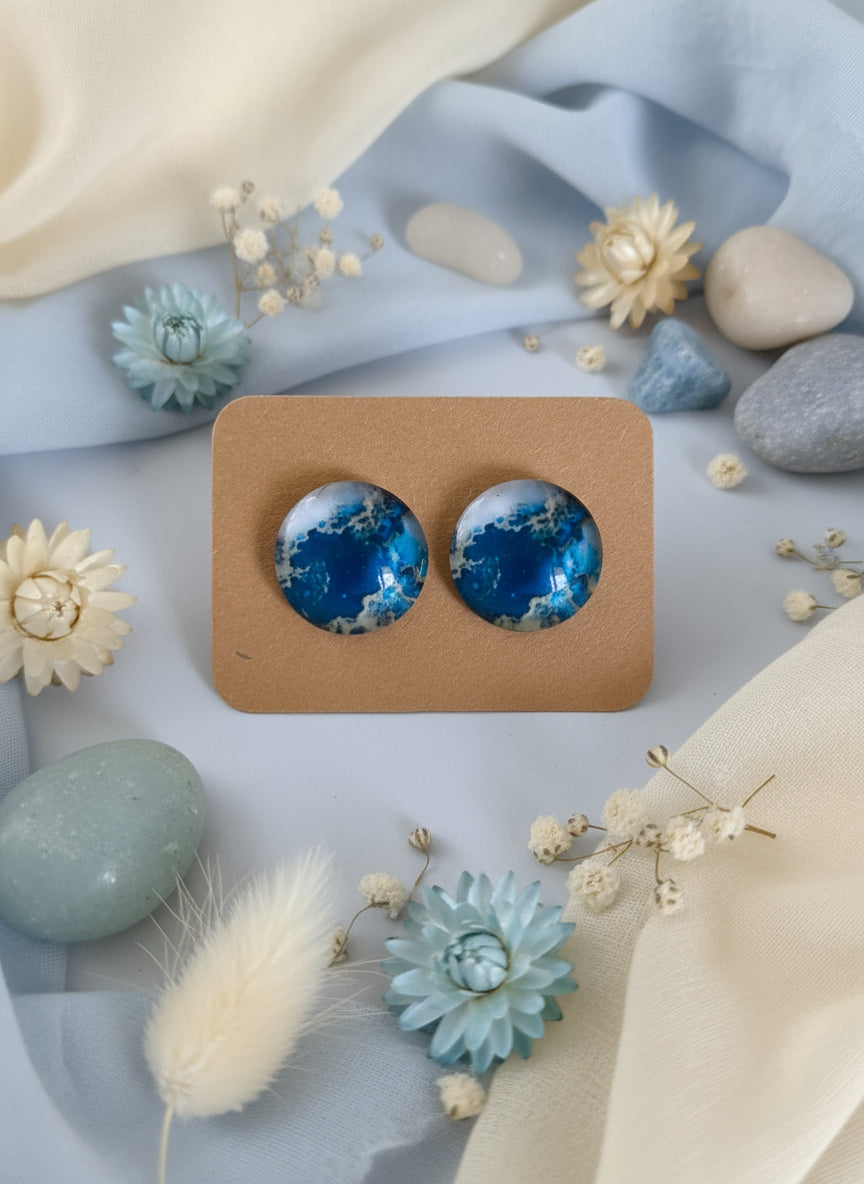 Cabochon Earring with Mineral design