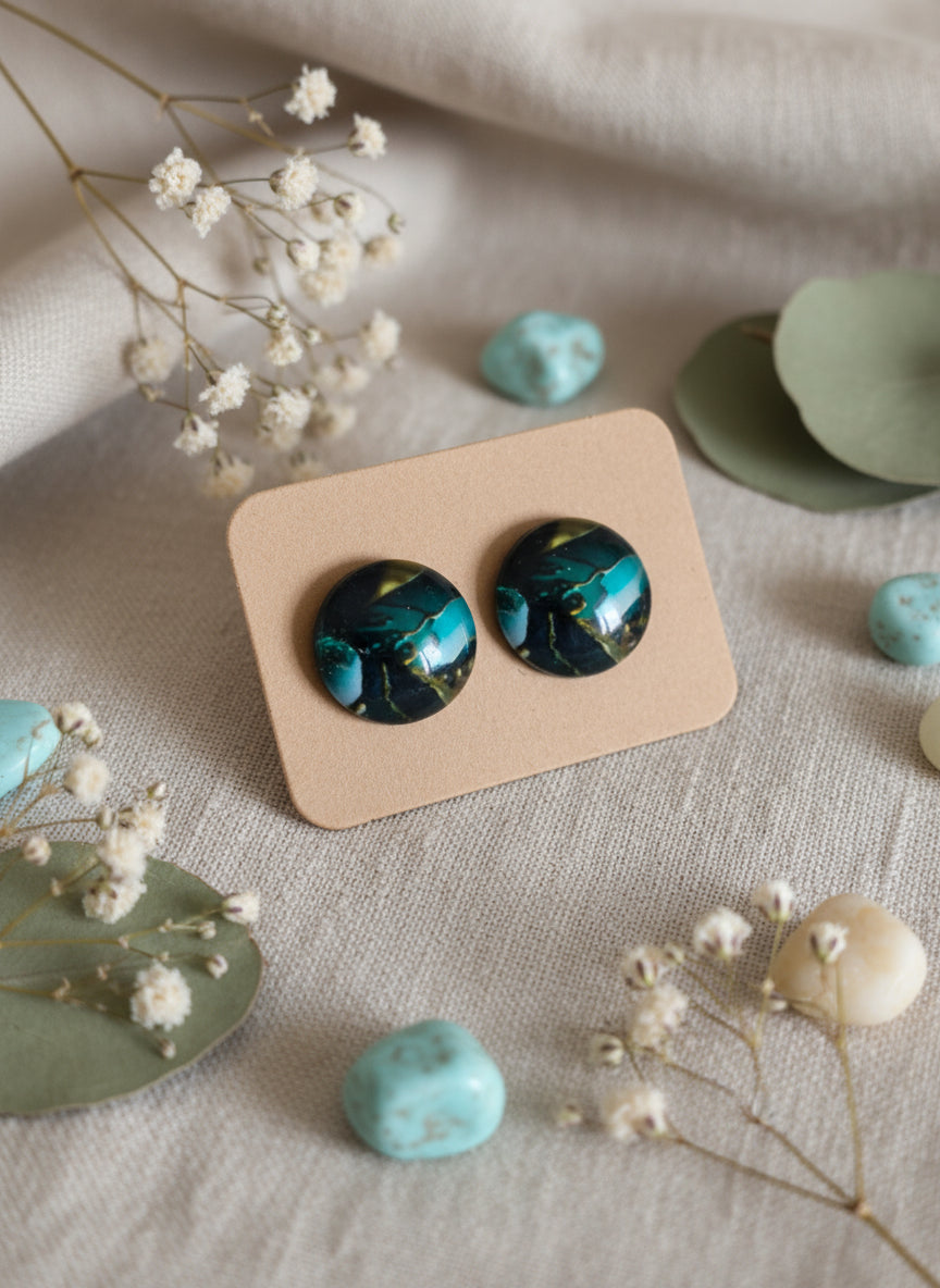 Cabochon Earring with Mineral design