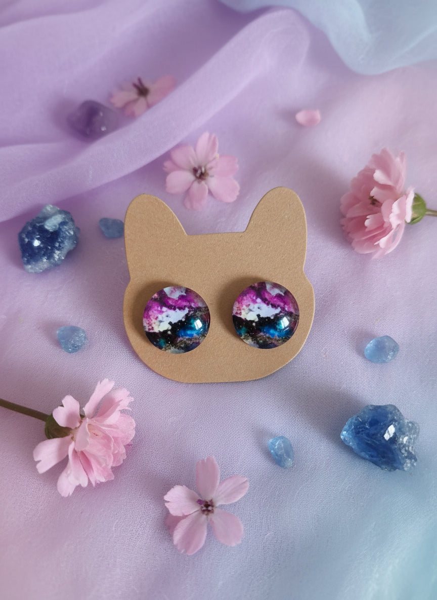 Cabochon Earring with Mineral design