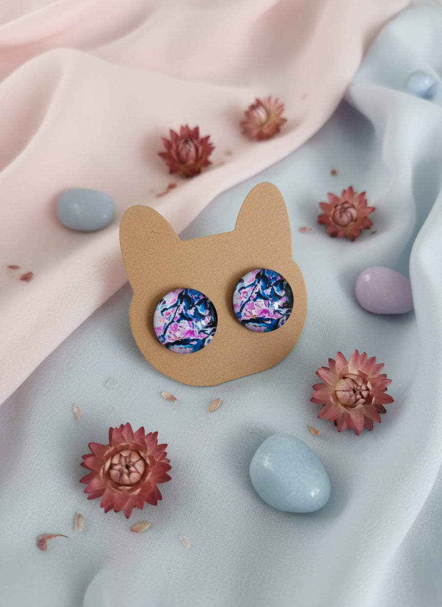 Cabochon Earring with Mineral design