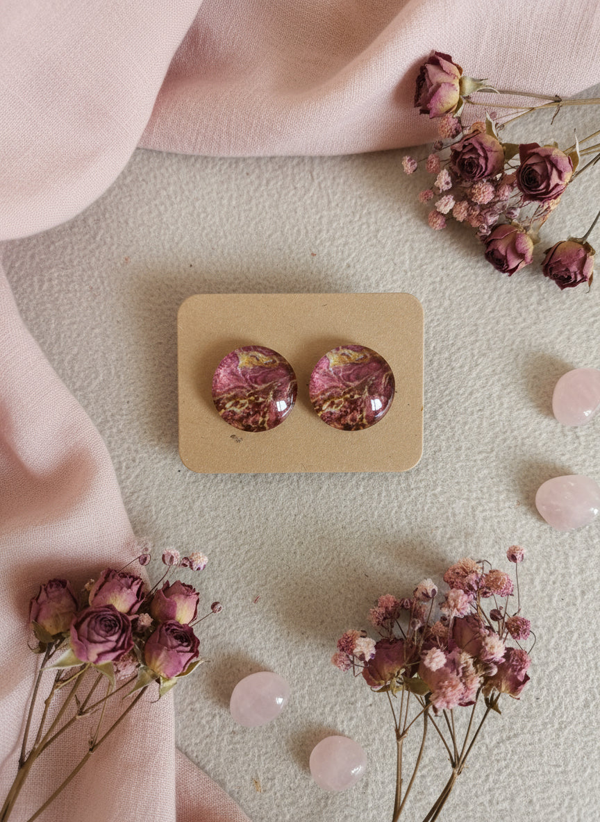 Cabochon Earring with Mineral design