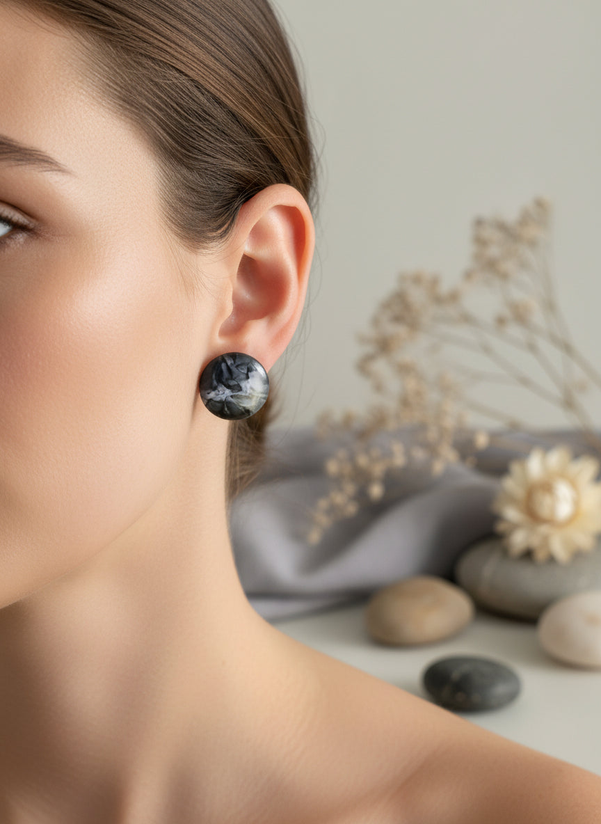 Cabochon Earring with Mineral design