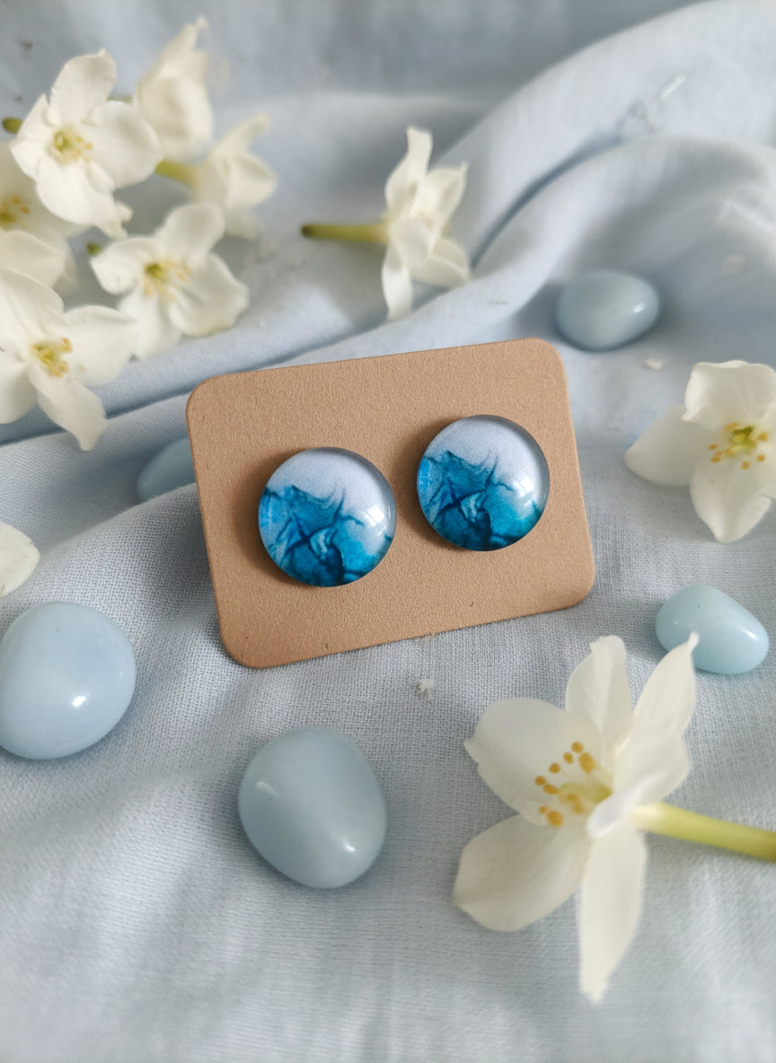 Cabochon Earring with Mineral design