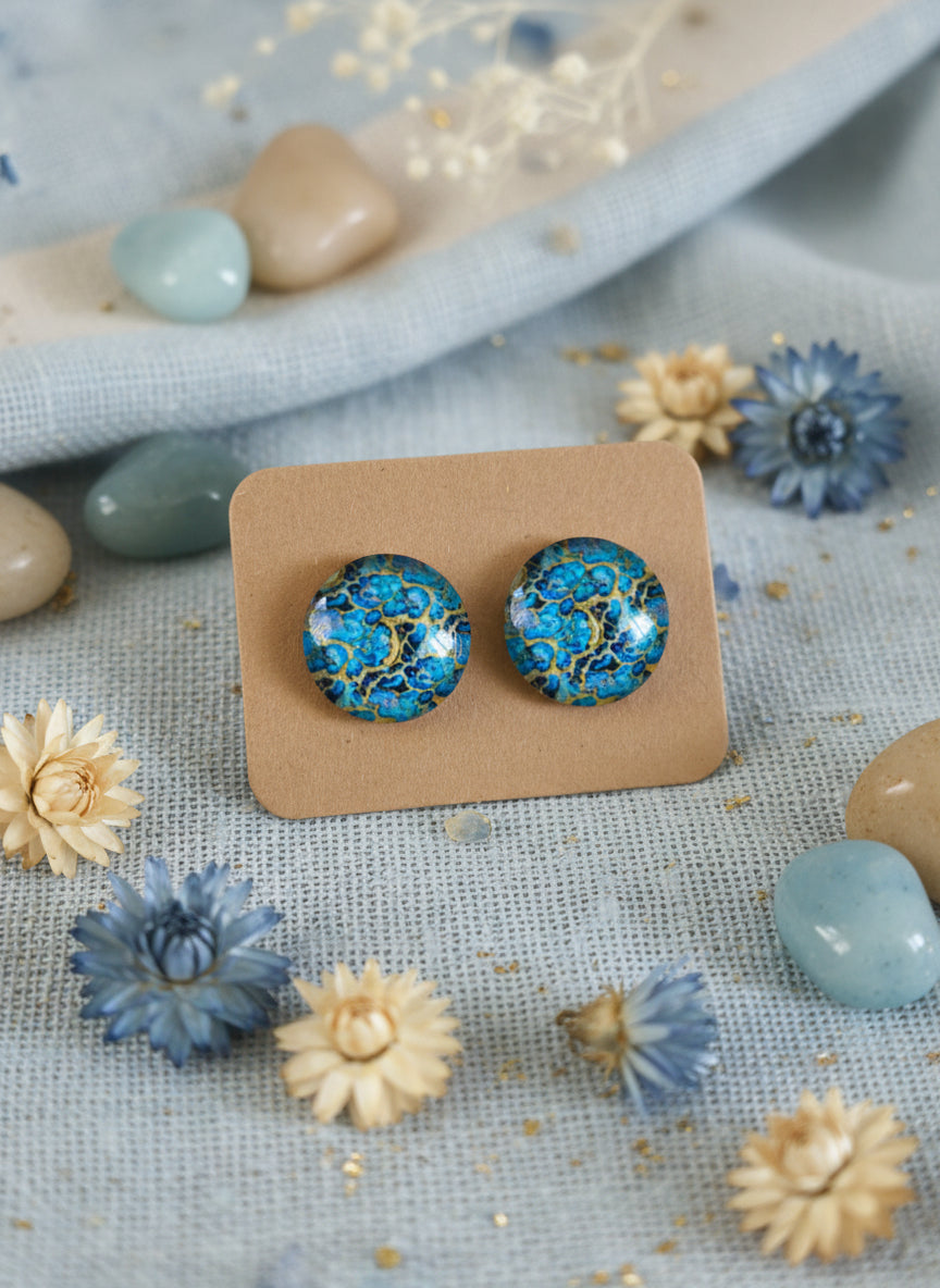Cabochon Earring with Mineral design