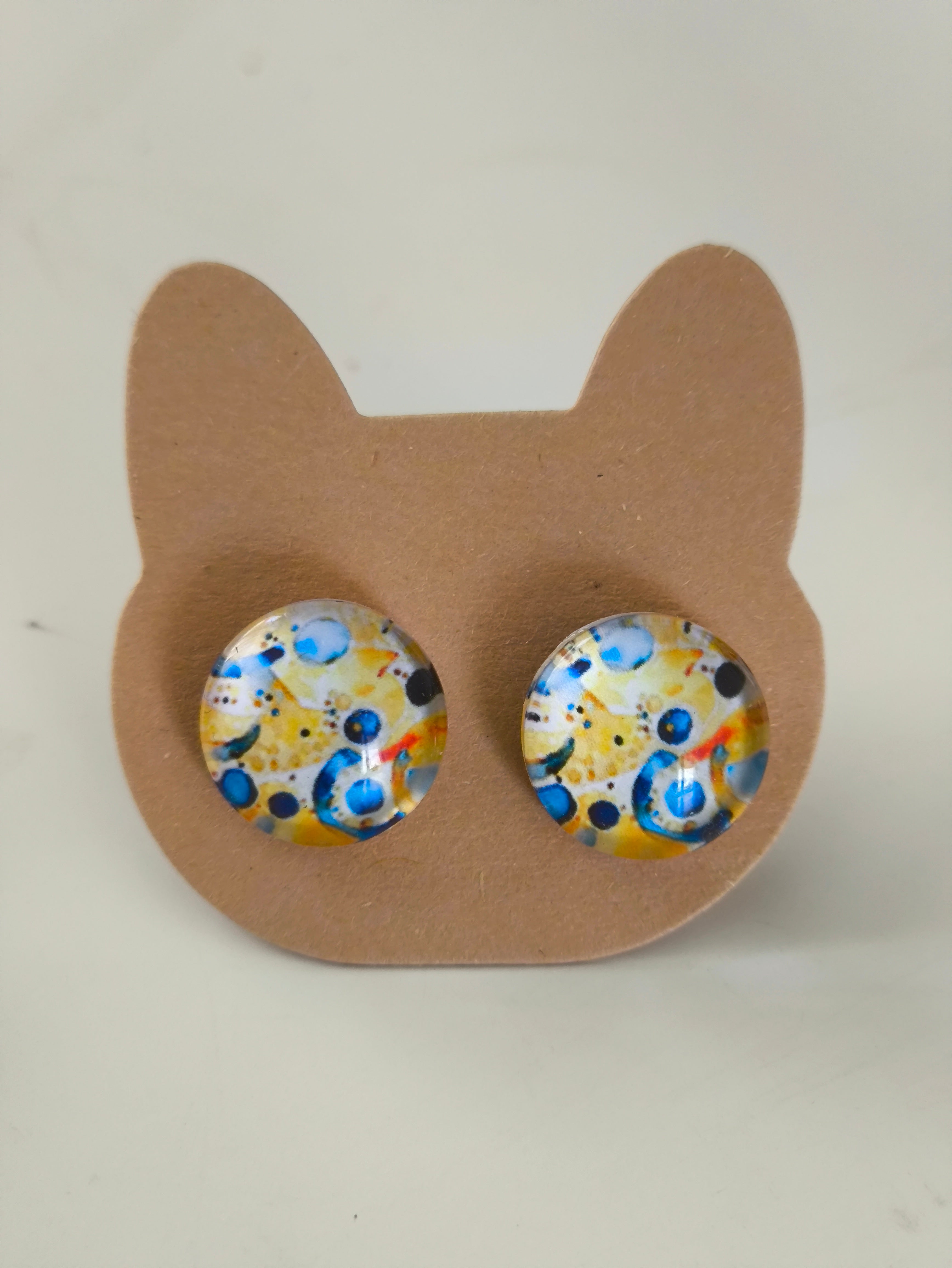 Cabochon Earring with Mineral design