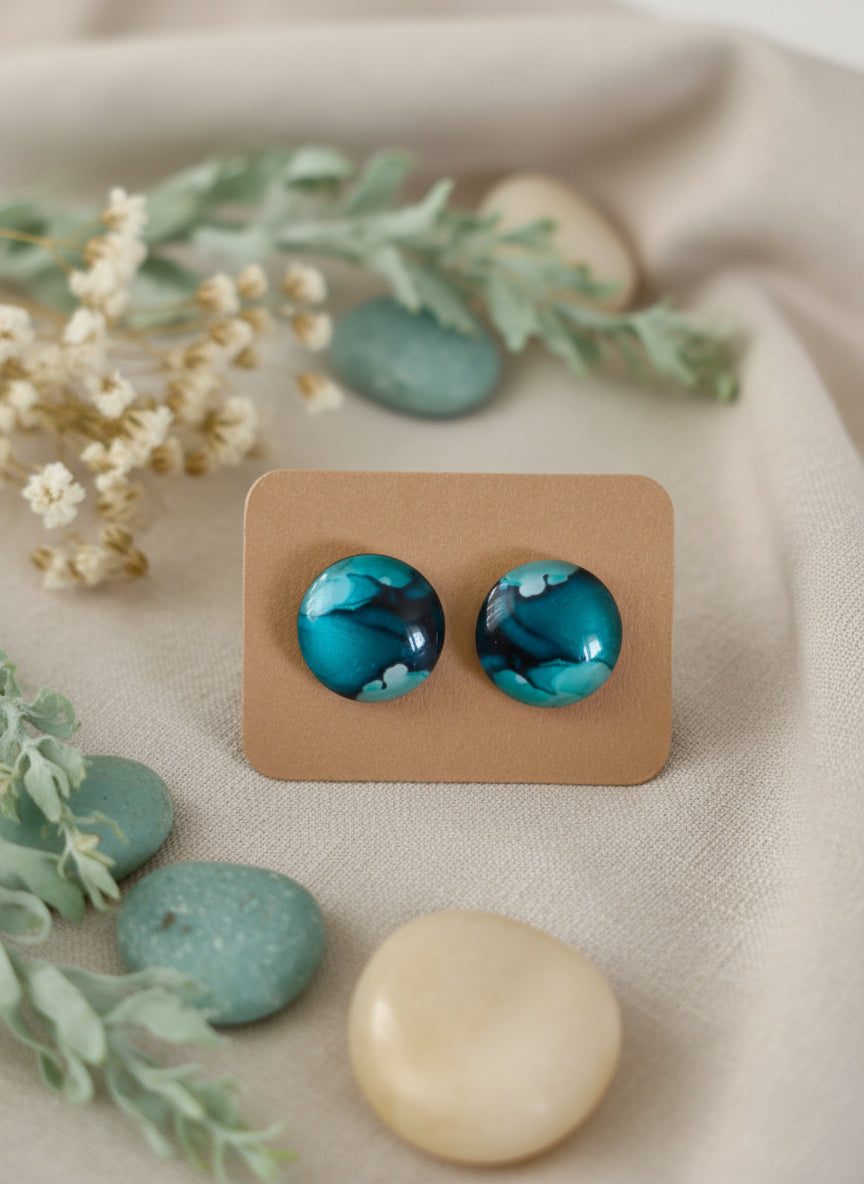Cabochon Earring with Mineral design