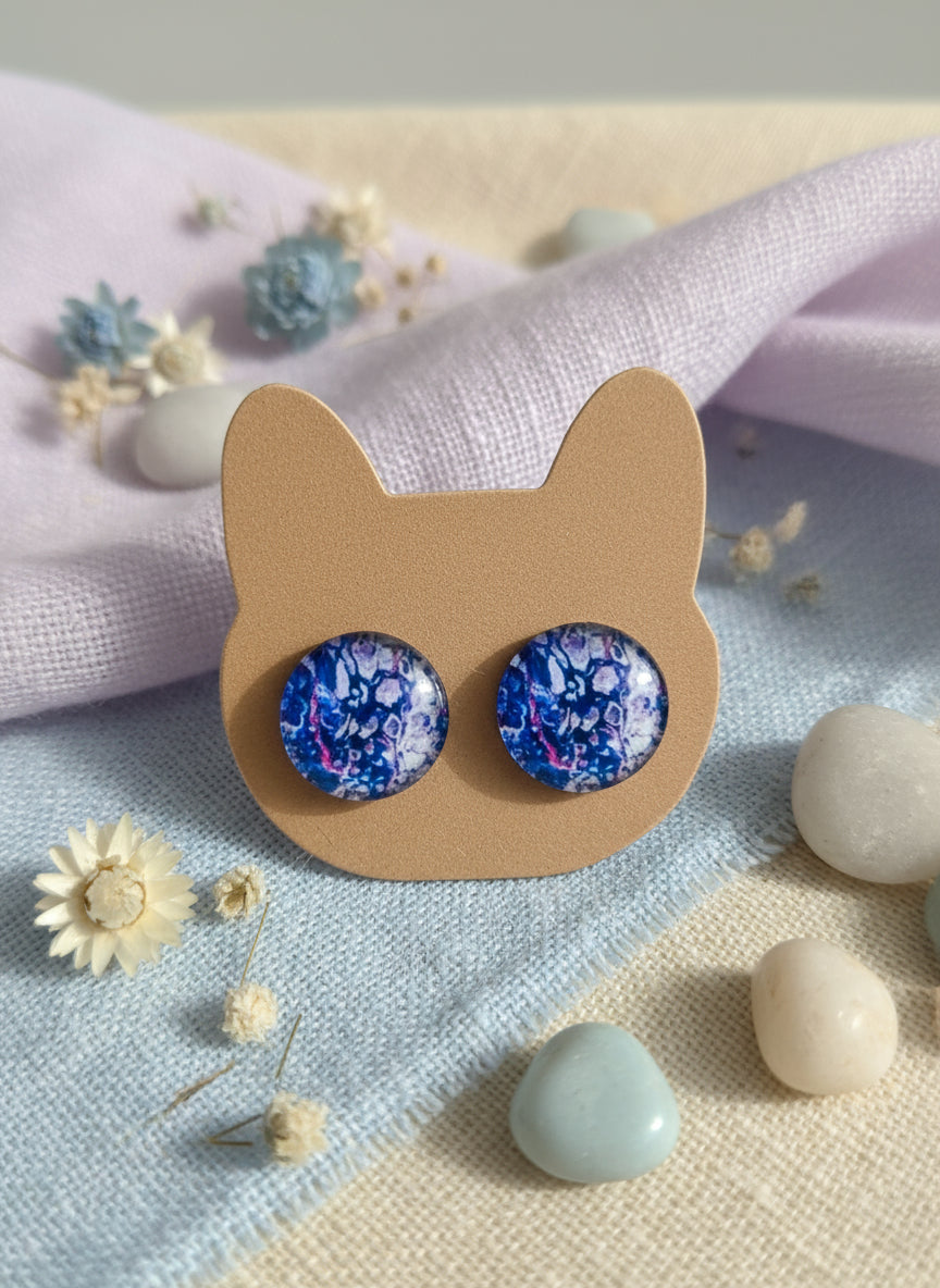 Cabochon Earring with Mineral design