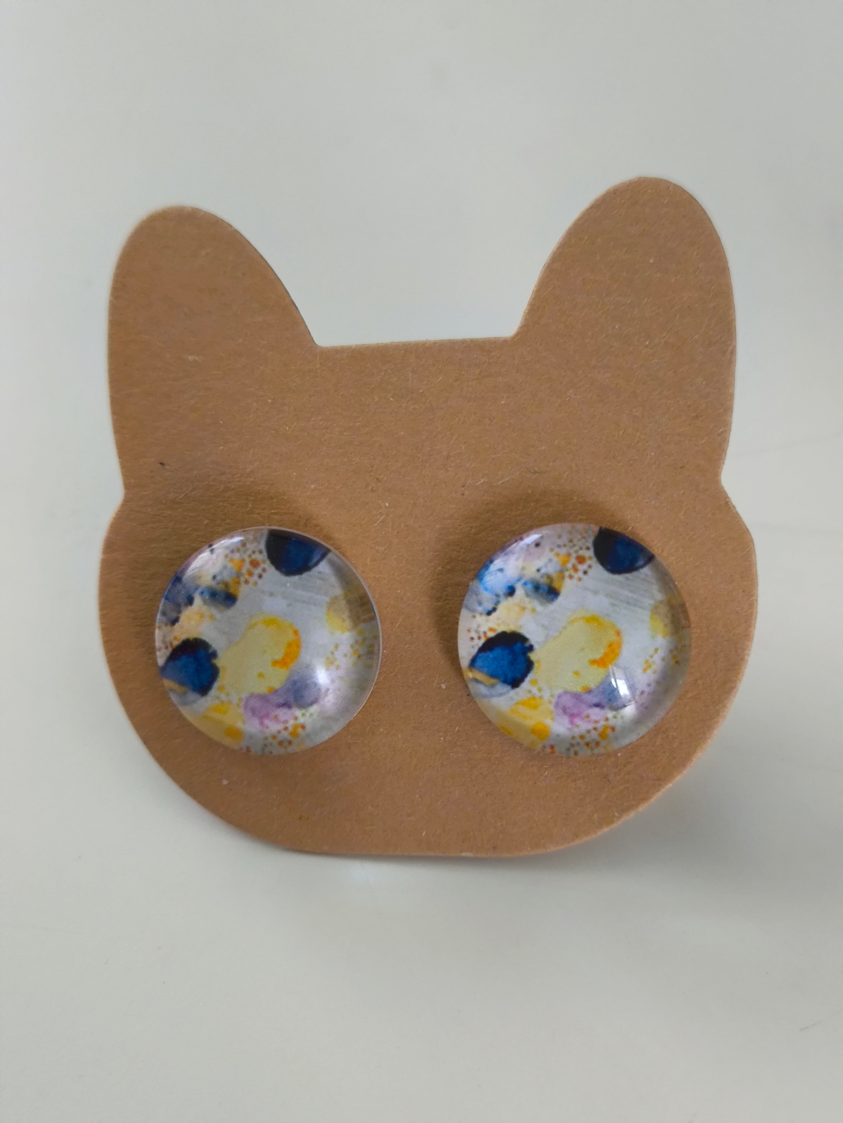 Cabochon Earring with Mineral design