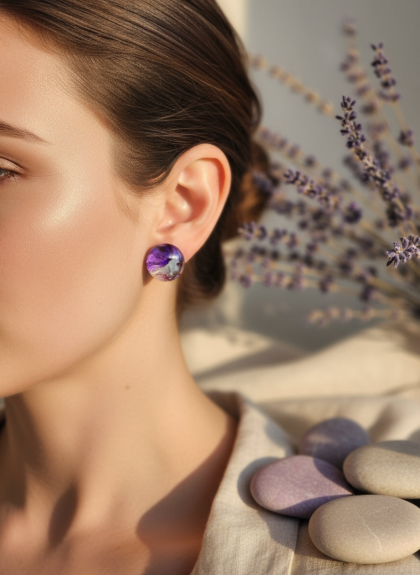 Cabochon Earring with Mineral design