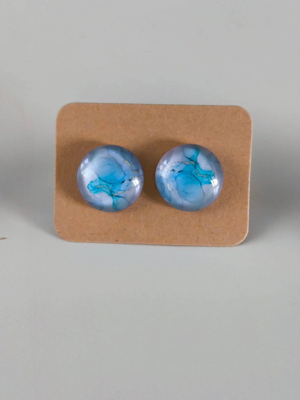 Cabochon Earring with Mineral design