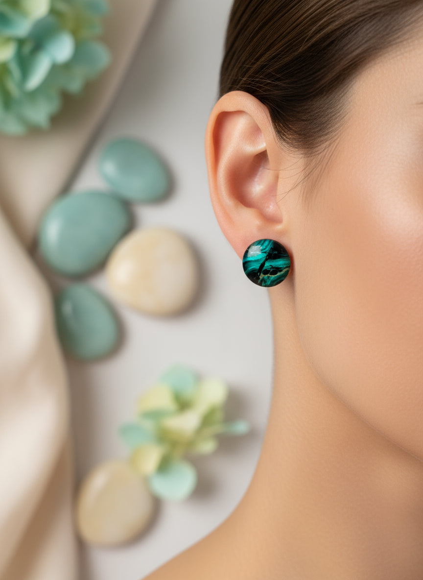 Cabochon Earring with Mineral design