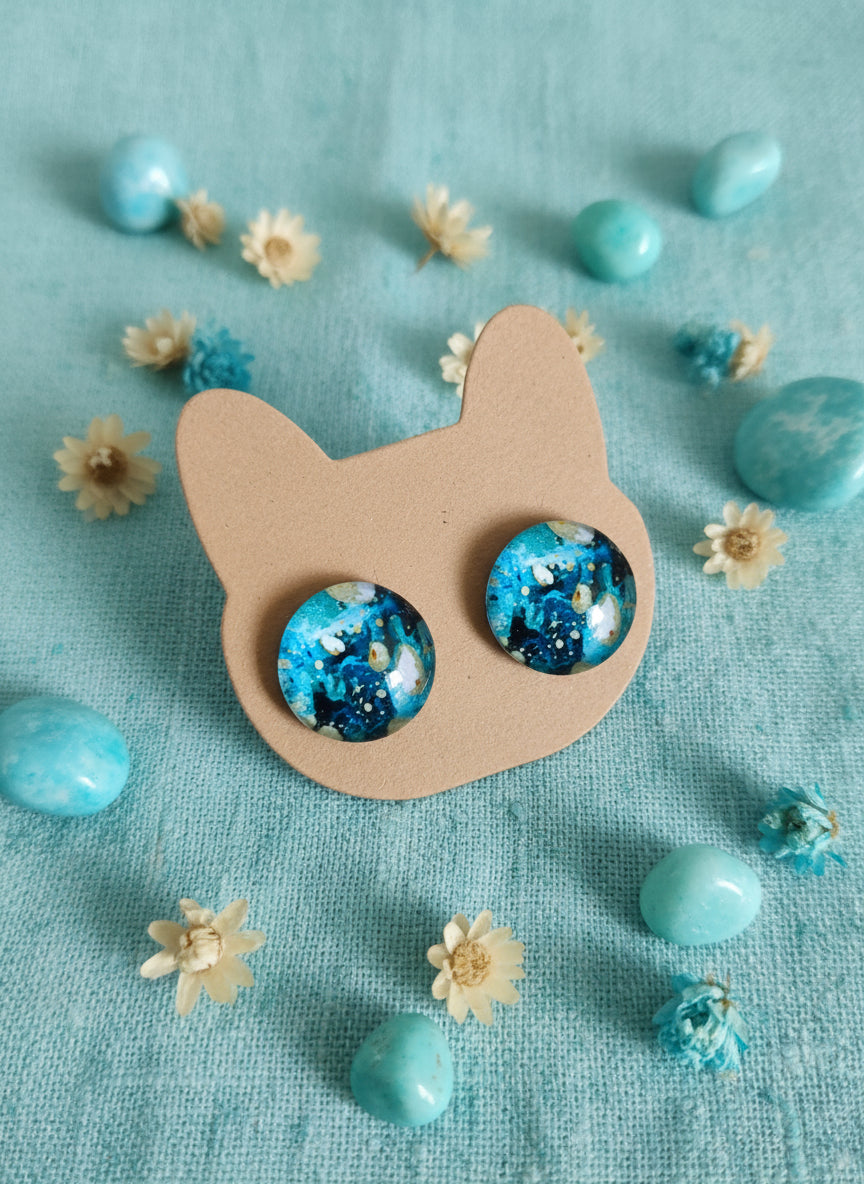 Cabochon Earring with Mineral design