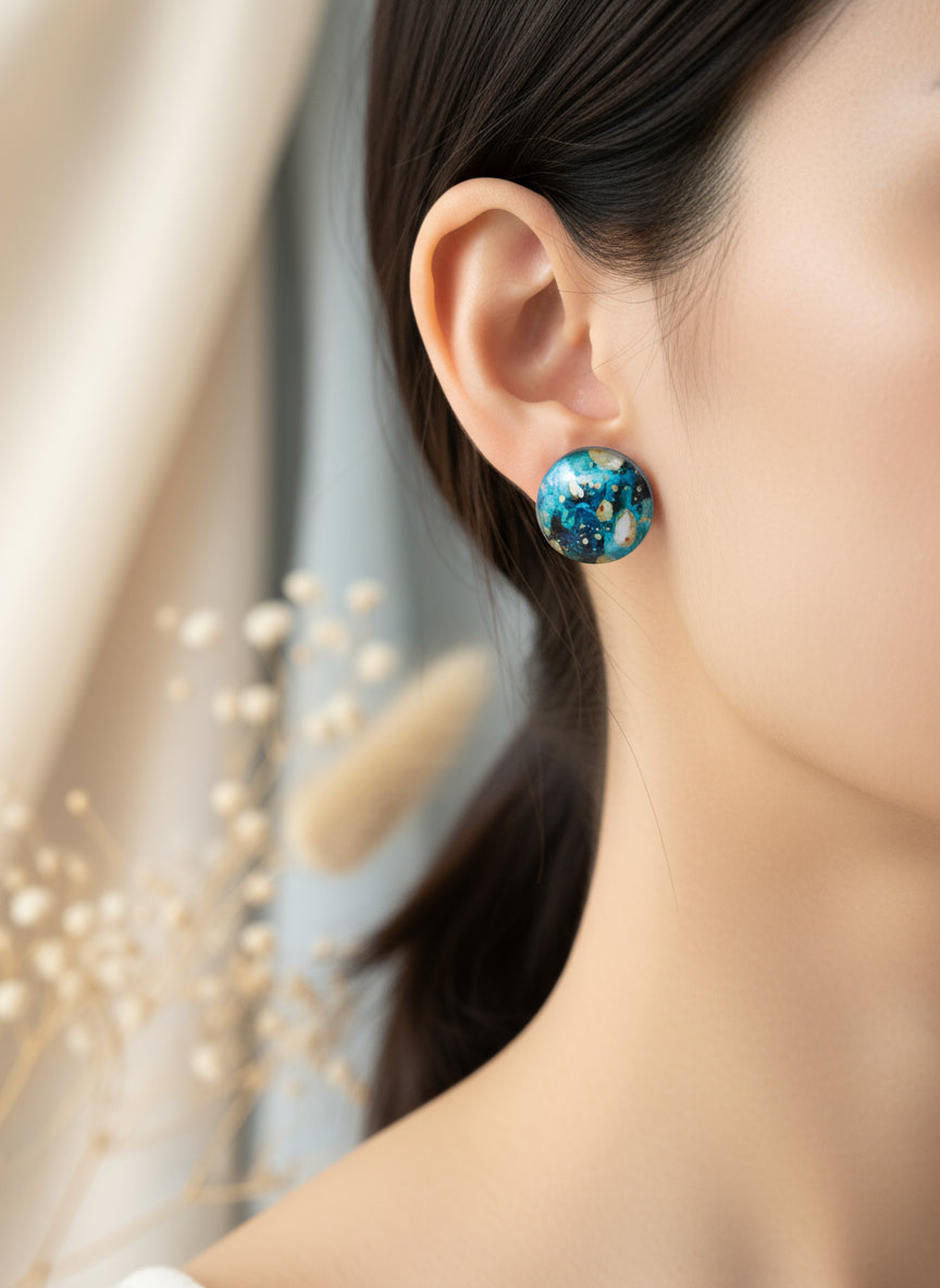 Cabochon Earring with Mineral design