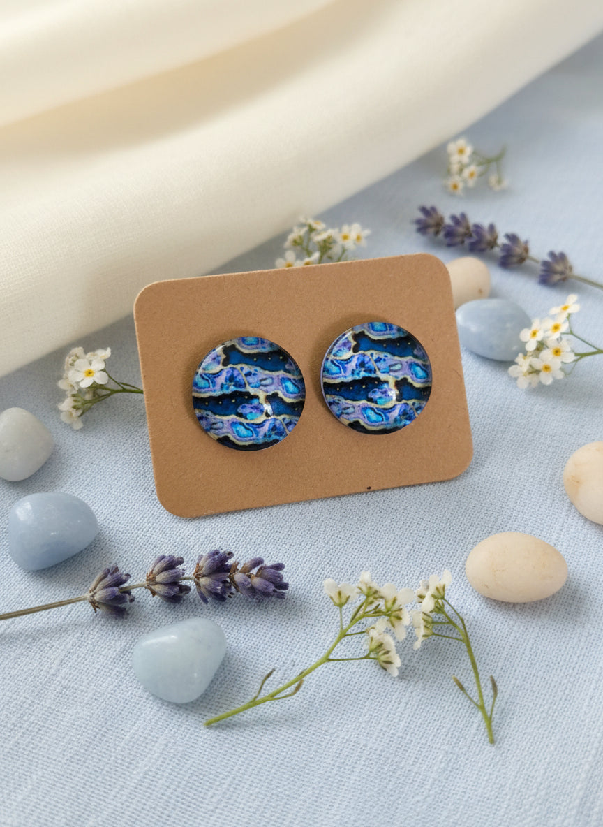 Cabochon Earring with Mineral design