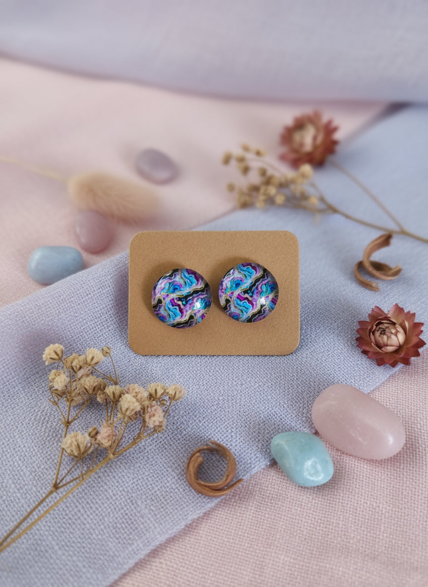 Cabochon Earring with Mineral design