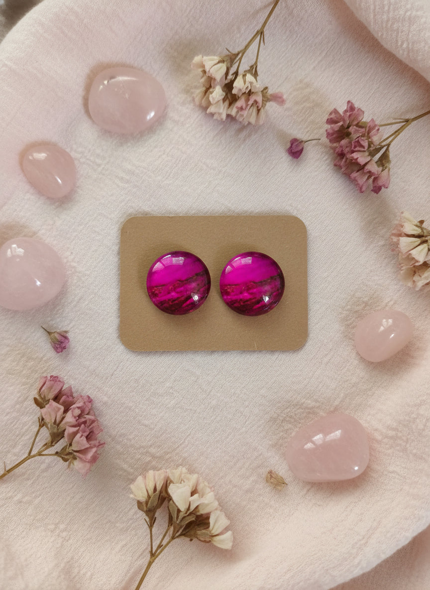 Cabochon Earring with Mineral design